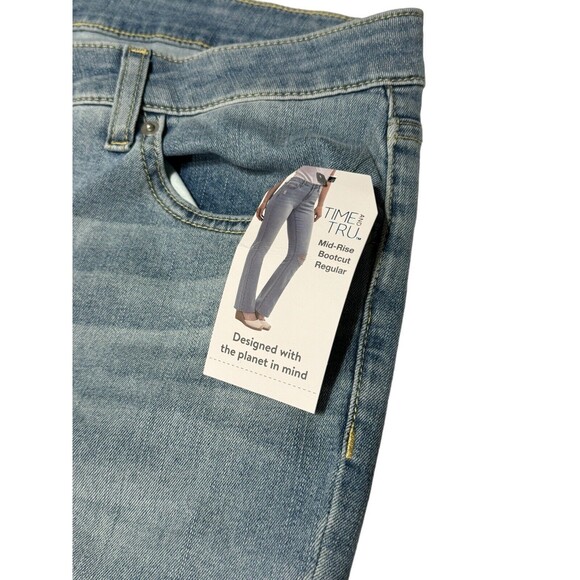 NEW! Time & True Raw Hem Distressed Mid Rise Bootcut Regular Size 18 Light Wash - Picture 7 of 12
